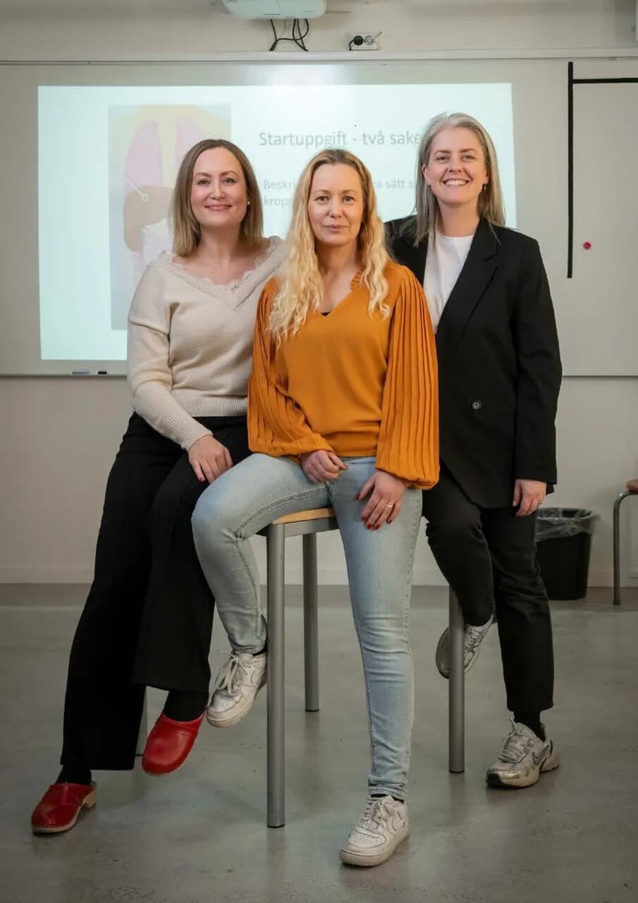 Lärarna Sofia Timan, Petra Andersson och Erika Bylund samarbetar över ämnesgränserna med testbaserat lärande. Foto: Peter Engström